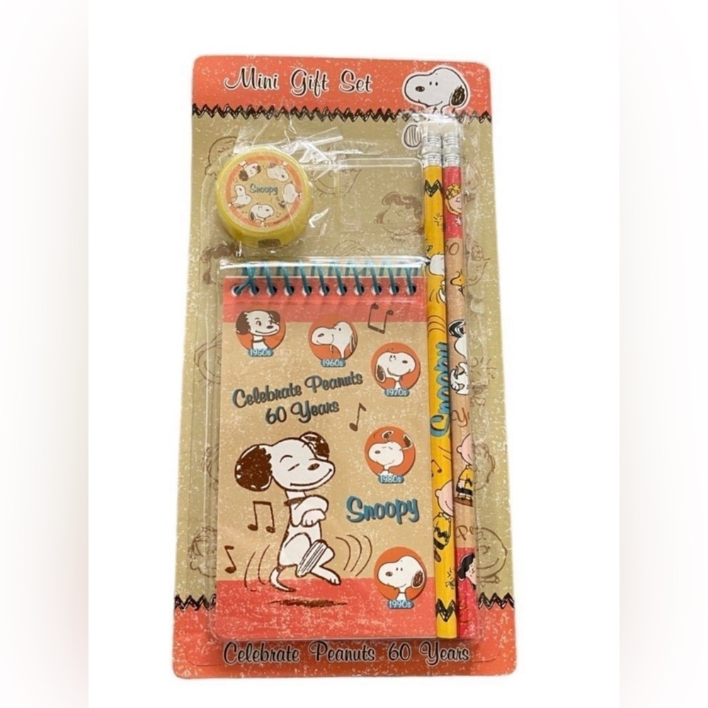 Celebrate Peanuts 60 Years Snoopy Mini Gift Set